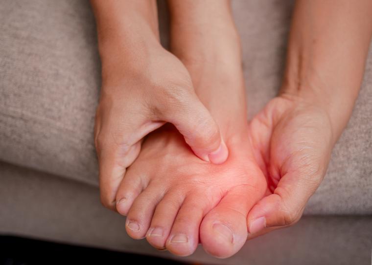 causes hallux valgus